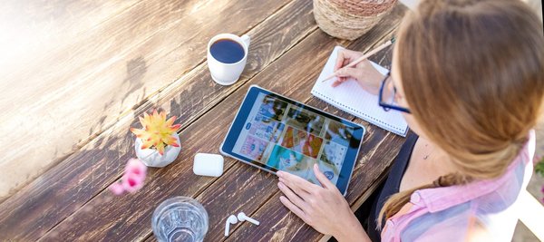 Comment une entreprise de décoration intérieure peut-elle utiliser Pinterest pour inspirer et attirer de nouveaux clients ?